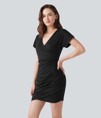 Robe moulante courte décontractée col V manches courtes froncée avec ourlet croisé