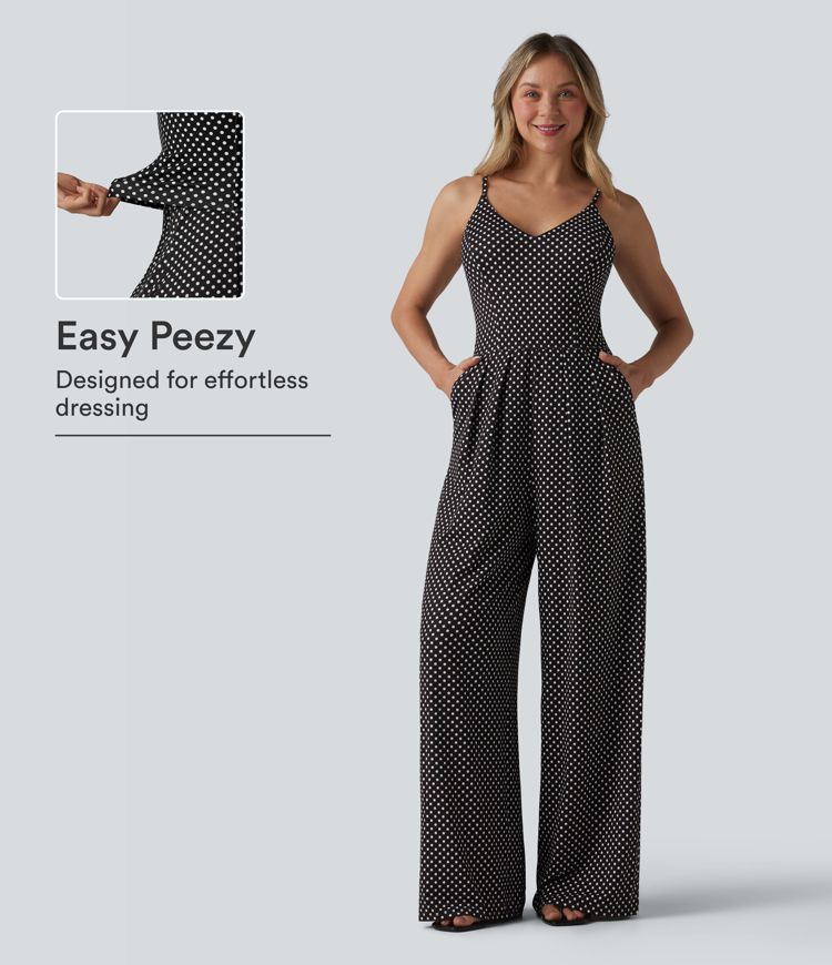 Jumpsuit mit V-Ausschnitt, Seitentaschen und Polka-Dots - Easy Peezy Edition Jumpsuit mit V-Ausschnitt, Seitentaschen und Polka-Dots - Easy Peezy Edition