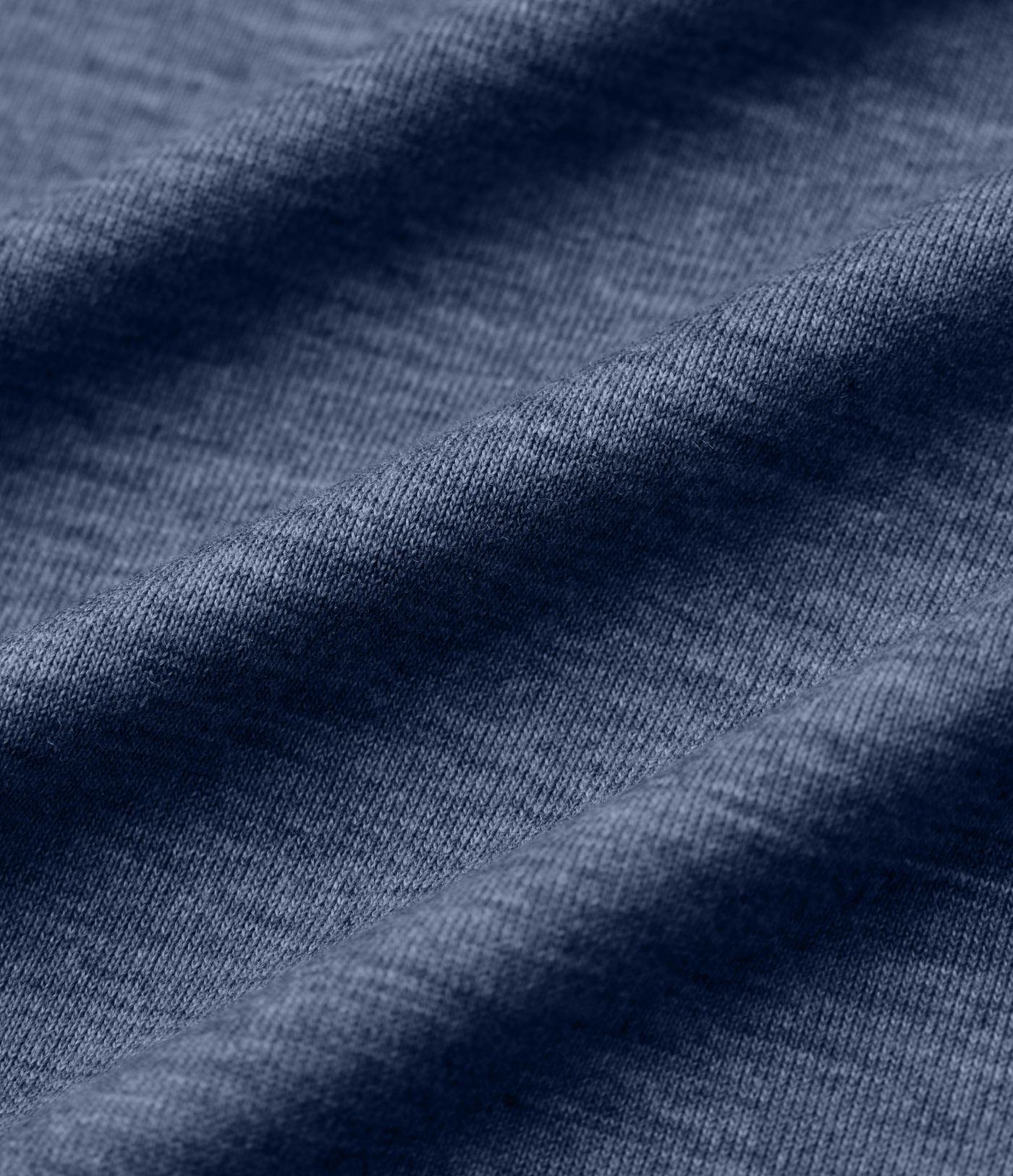 Fließendes Midikleid mit Seitentaschen, Racerback, integriertem BH und asymmetrischem Saum