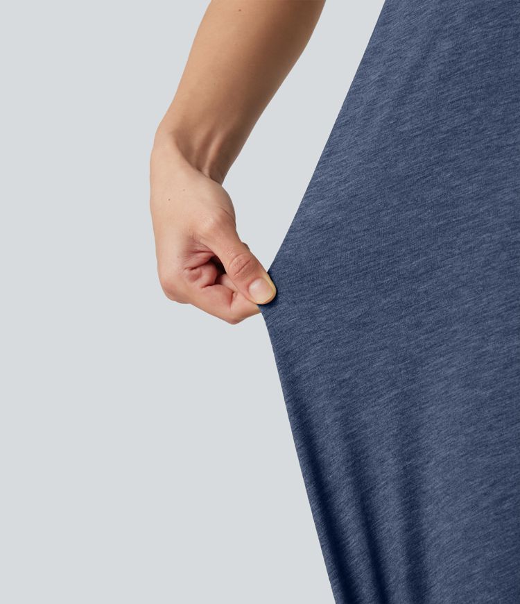 Fließendes Midikleid mit Seitentaschen, Racerback, integriertem BH und asymmetrischem Saum
