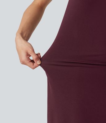 Rückenfreies, geripptes Minikleid mit Neckholder, Wasserfallausschnitt und integriertem BH