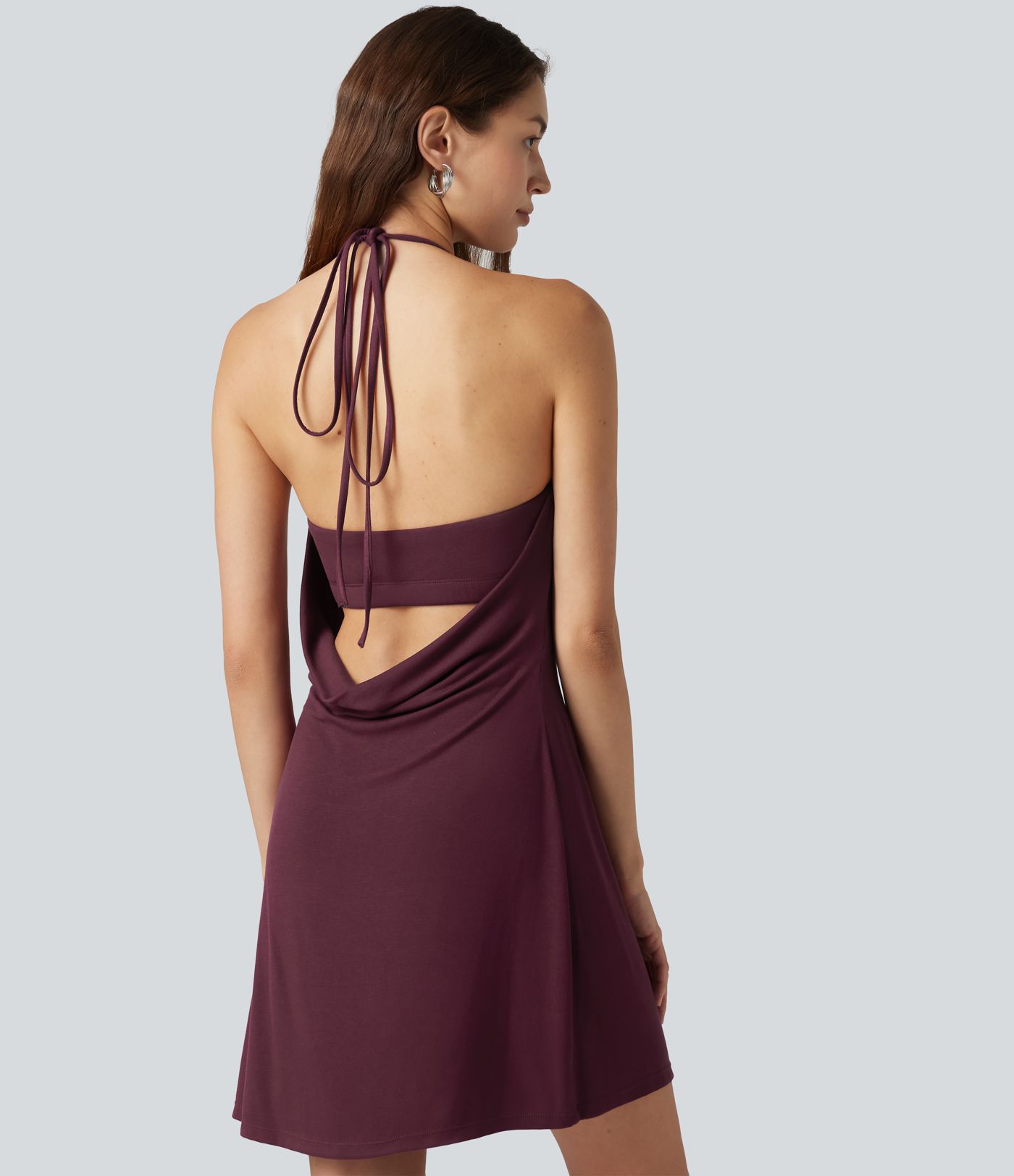 Rückenfreies, geripptes Minikleid mit Neckholder, Wasserfallausschnitt und integriertem BH