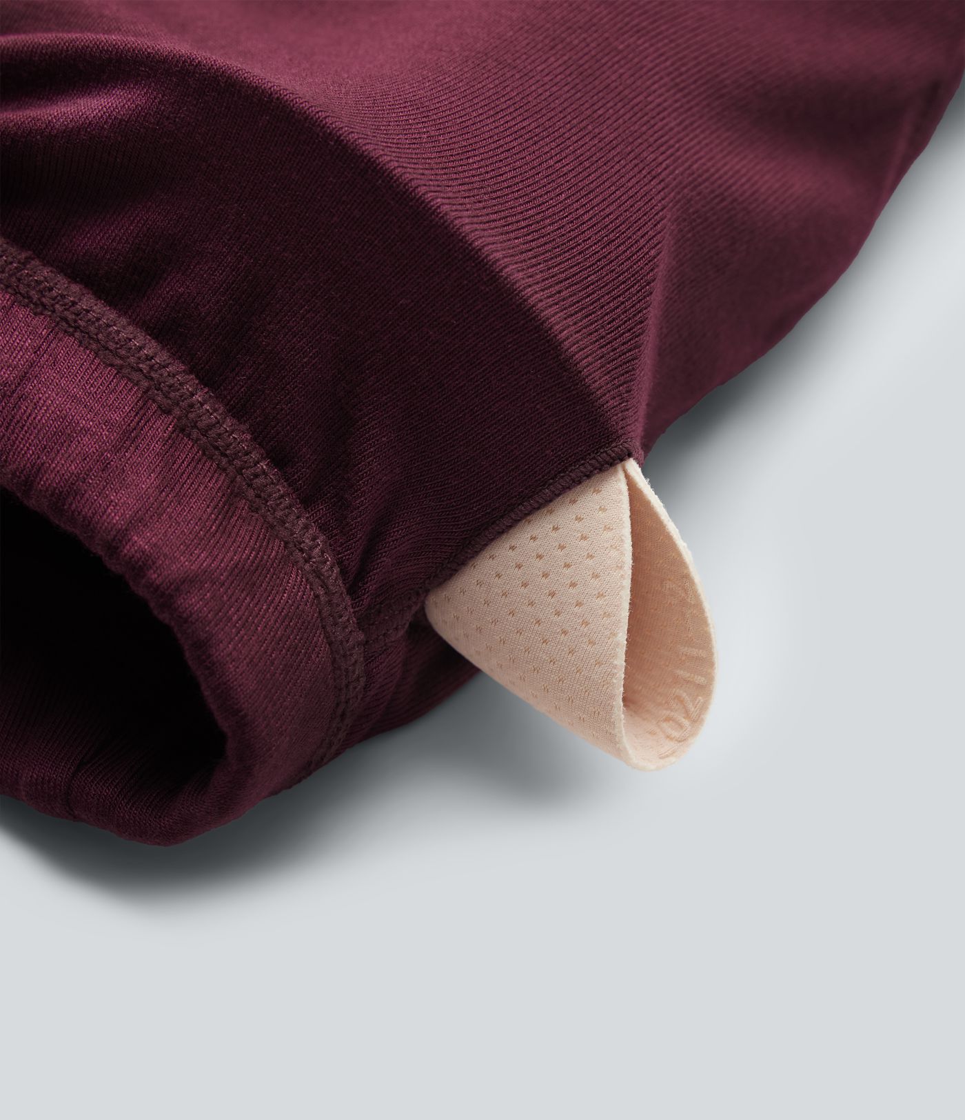 Rückenfreies, geripptes Minikleid mit Neckholder, Wasserfallausschnitt und integriertem BH