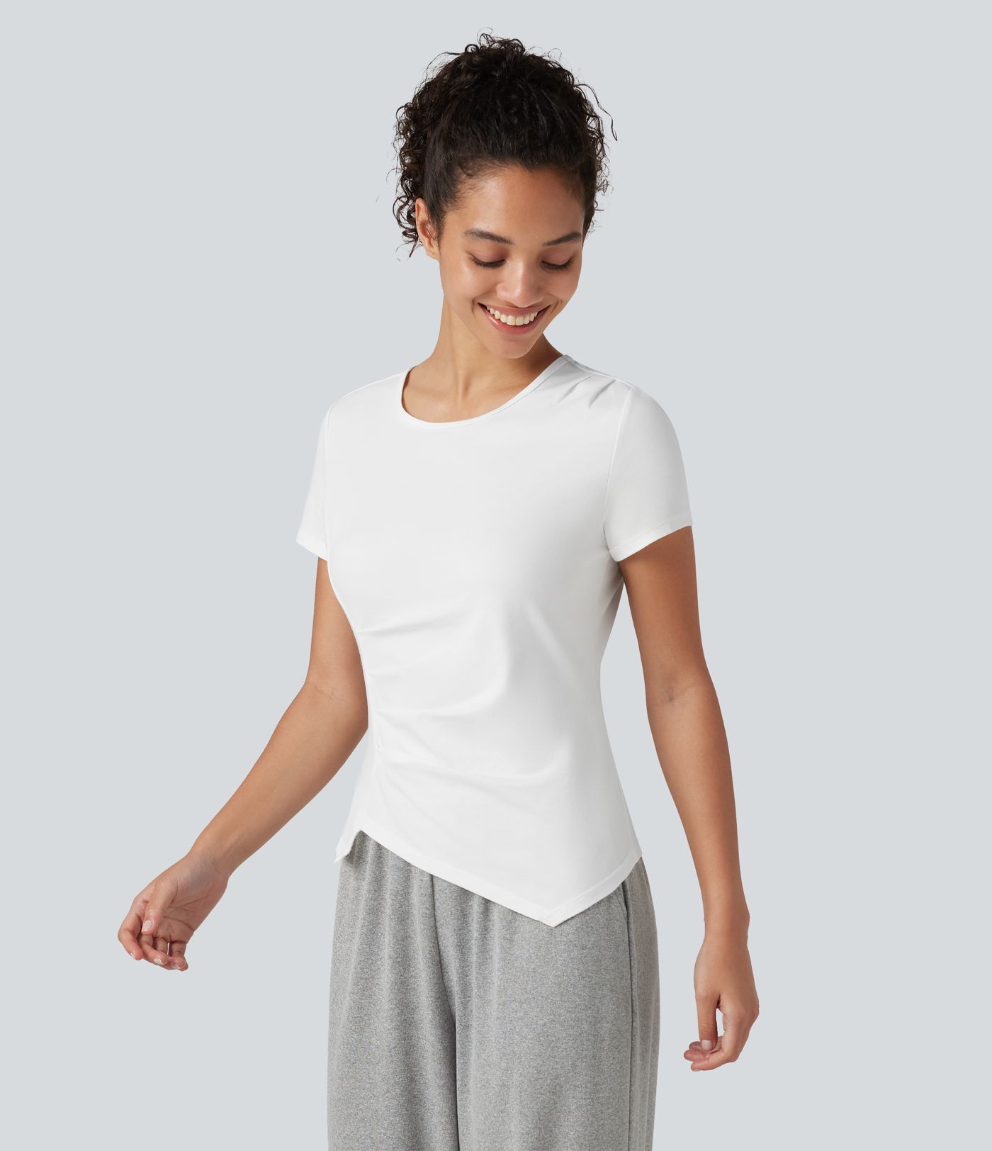 Top deportivo de algodón para correr, cuello redondo, manga corta, con fruncido y bajo asimétrico, de secado rápido