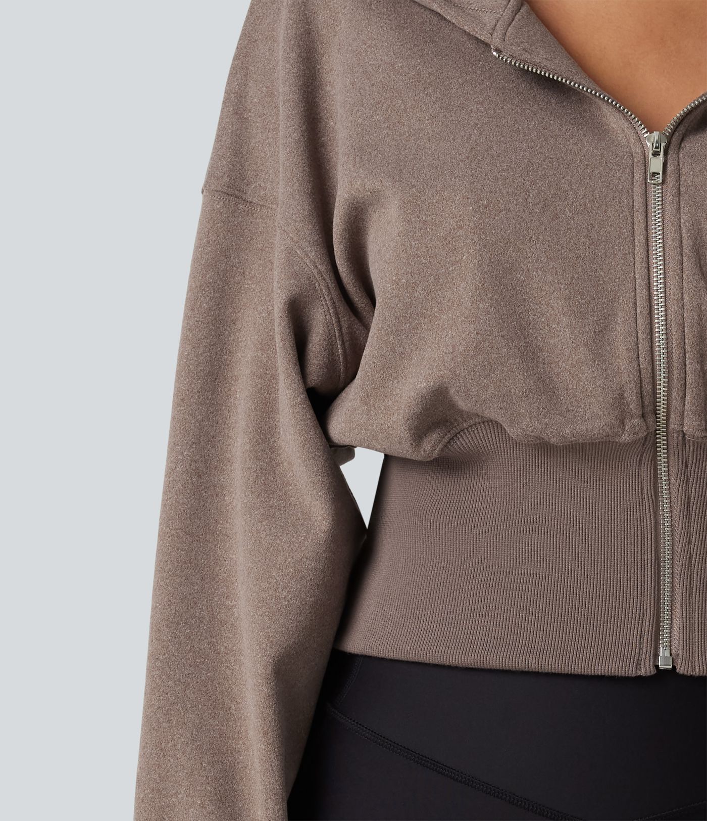 Lässiger Pullover mit Kapuze, langen Raglanärmeln und Daumenlöchern Lässiger Pullover mit Kapuze, langen Raglanärmeln und Daumenlöchern