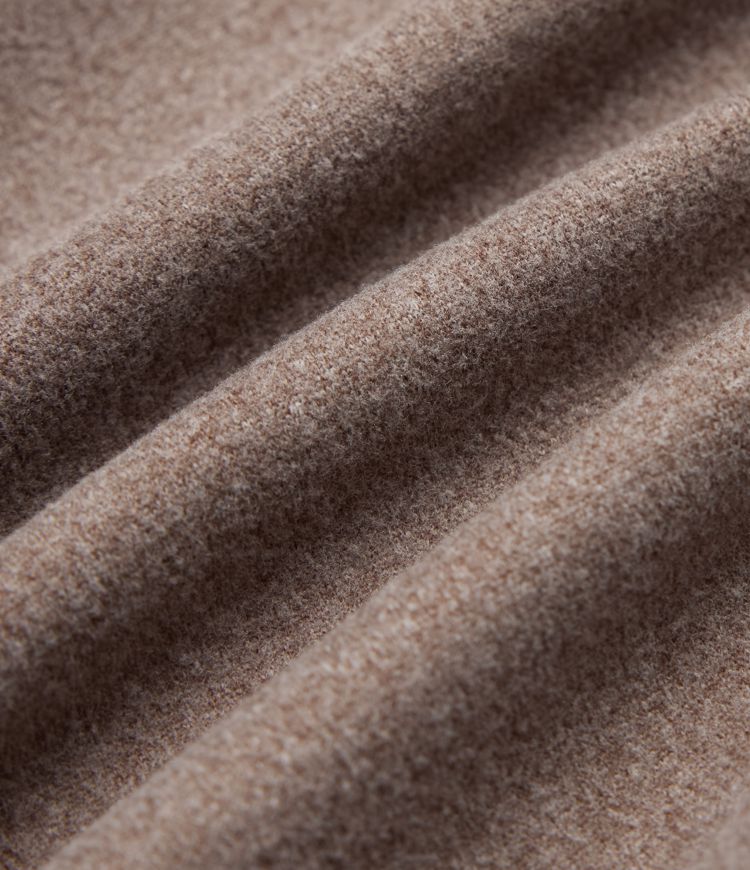 Lässiger Pullover mit Kapuze, langen Raglanärmeln und Daumenlöchern Lässiger Pullover mit Kapuze, langen Raglanärmeln und Daumenlöchern