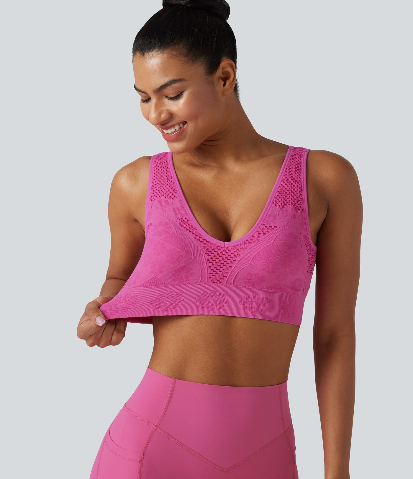 OneForm Seamless Flow Low Support V Neck Built-in Bra Yoga Sports Bra