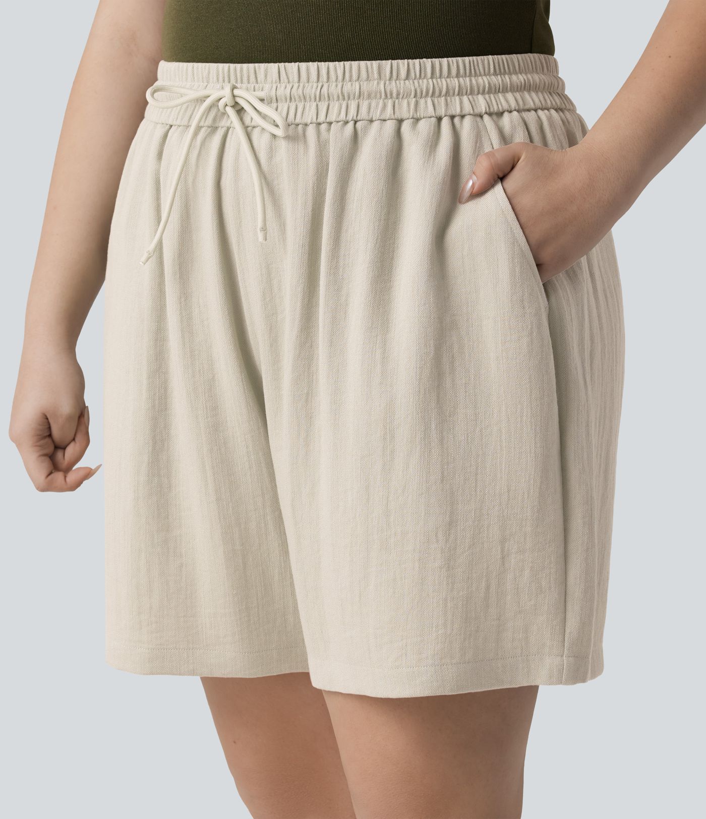 Lässige Shorts in Leinenoptik mit hohem Bund, Seitentaschen und Kordelzug - Plus-Size