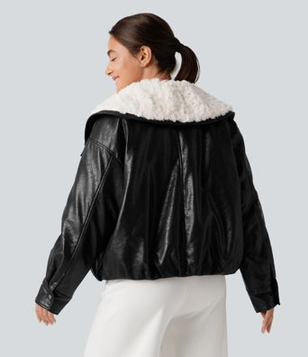 Neformální bunda z umělé kůže s límcem z umělé kožešiny, předním zapínáním na zip a kapsami.