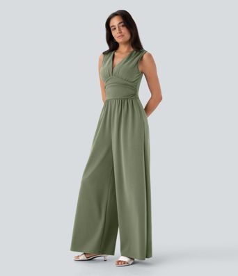 Ärmelloser, geraffter Party-Jumpsuit mit V-Ausschnitt, Seitentaschen und unsichtbarem Reißverschluss - pipi-praktisch