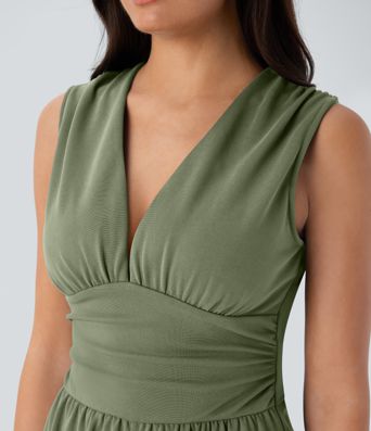 Ärmelloser, geraffter Party-Jumpsuit mit V-Ausschnitt, Seitentaschen und unsichtbarem Reißverschluss - pipi-praktisch