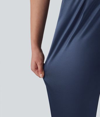 Lässige, schmal zulaufende Hose aus Satin mit hohem Bund und Seitentaschen