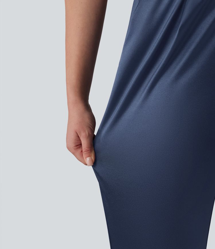 Lässige, schmal zulaufende Hose aus Satin mit hohem Bund und Seitentaschen