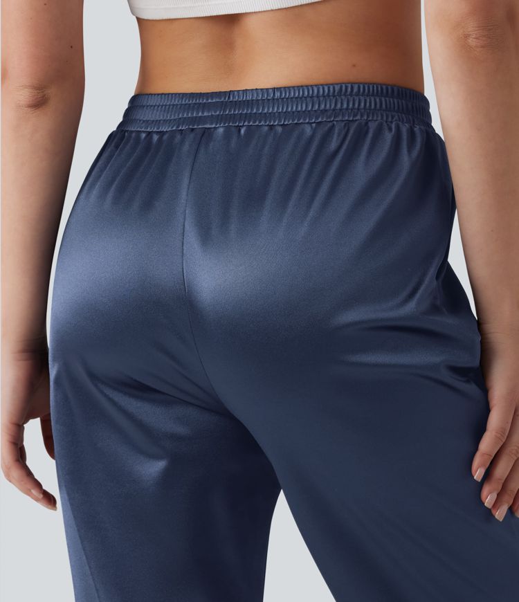 Lässige, schmal zulaufende Hose aus Satin mit hohem Bund und Seitentaschen