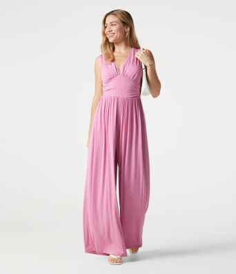 Ärmelloser, gerippter Jumpsuit mit V-Ausschnitt, Seitentaschen und integriertem BH - Easy Peezy Edition