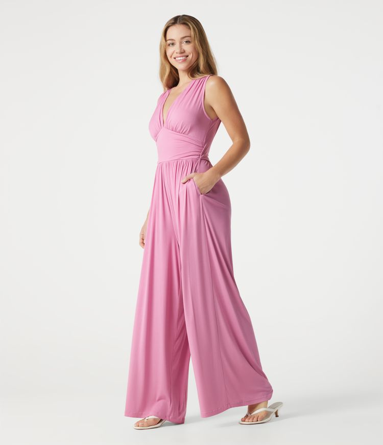Ärmelloser, gerippter Jumpsuit mit V-Ausschnitt, Seitentaschen und integriertem BH - Easy Peezy Edition
