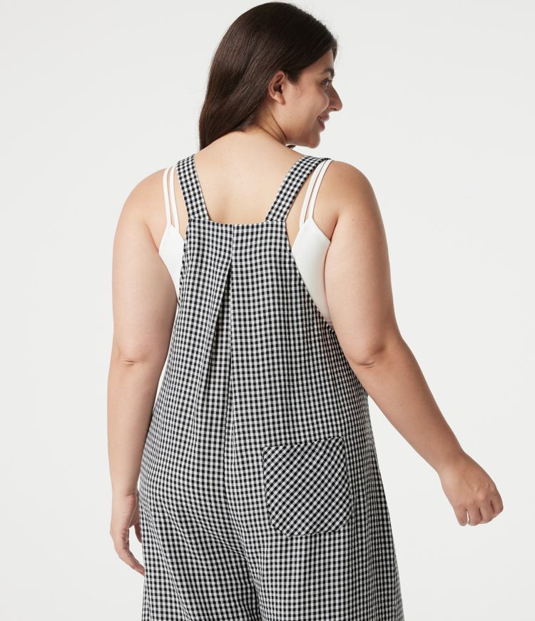 Lässige Latzhose in Leinenoptik mit mehreren Taschen und Karomuster - Plus-Size