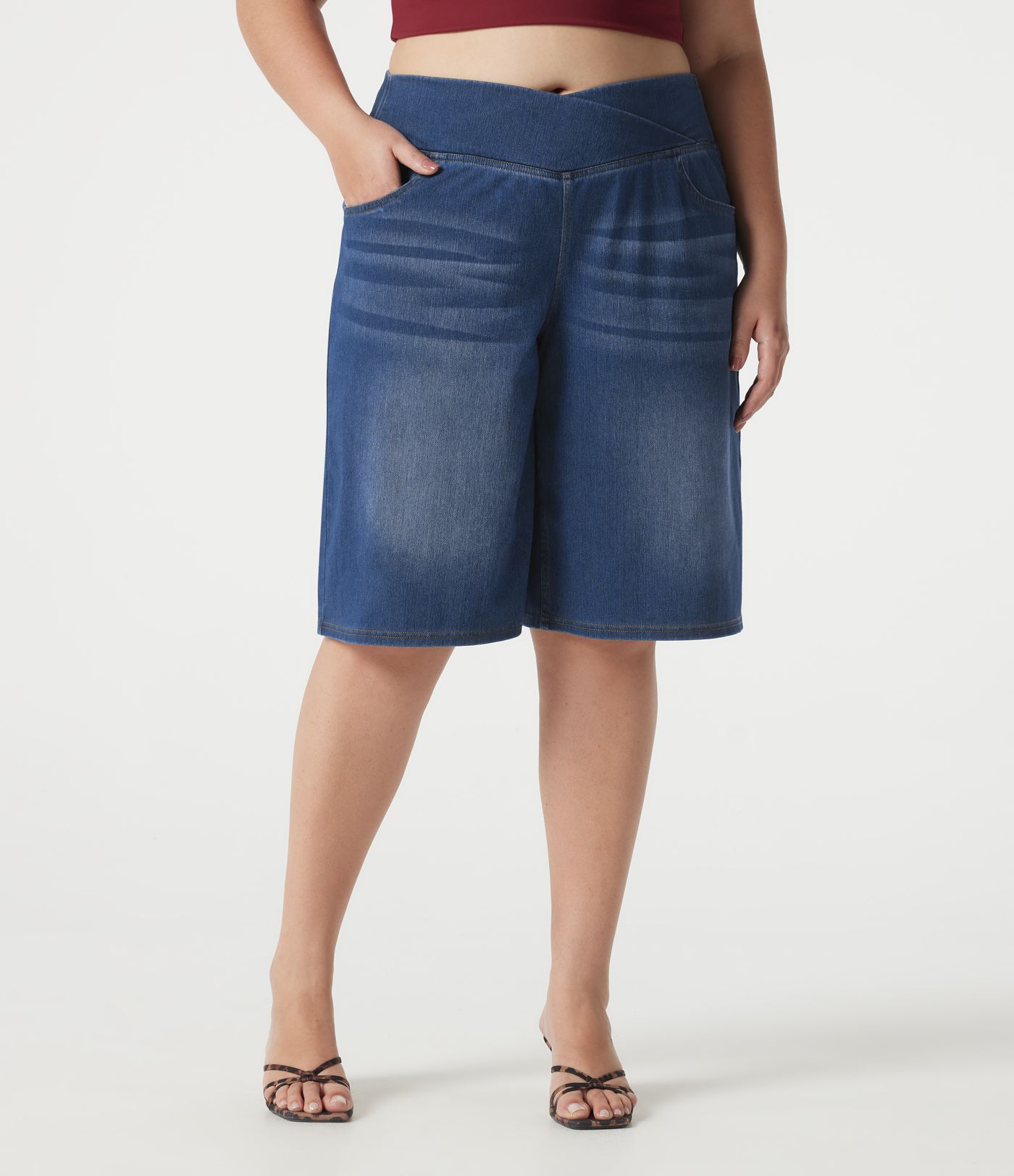 Halara Flex™ shorts vaqueros para tallas grandes, cintura alta cruzada, control de abdomen, estilo casual holgado con bolsillos Halara Flex™ shorts vaqueros para tallas grandes, cintura alta cruzada, control de abdomen, estilo casual holgado con bolsillos