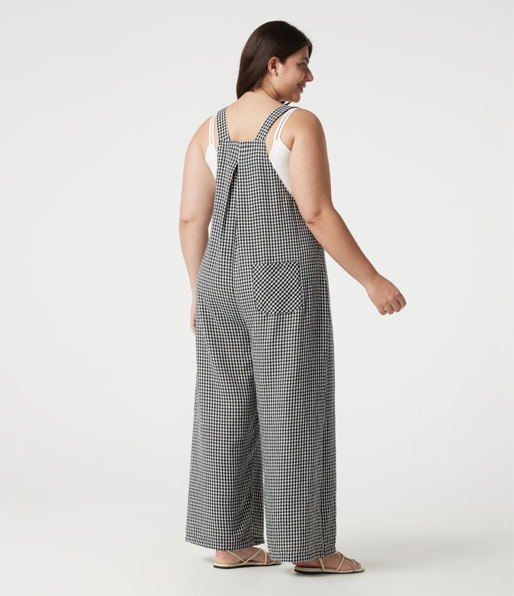 Lässige Latzhose in Leinenoptik mit mehreren Taschen und Karomuster - Plus-Size