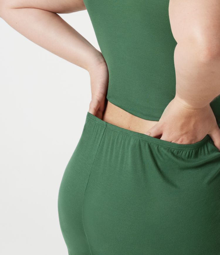 Combishort casual grande taille froncé côtelé sans manches à col V avec brassière intégrée et poches - Édition Easy Peasy Combishort casual grande taille froncé côtelé sans manches à col V avec brassière intégrée et poches - Édition Easy Peasy