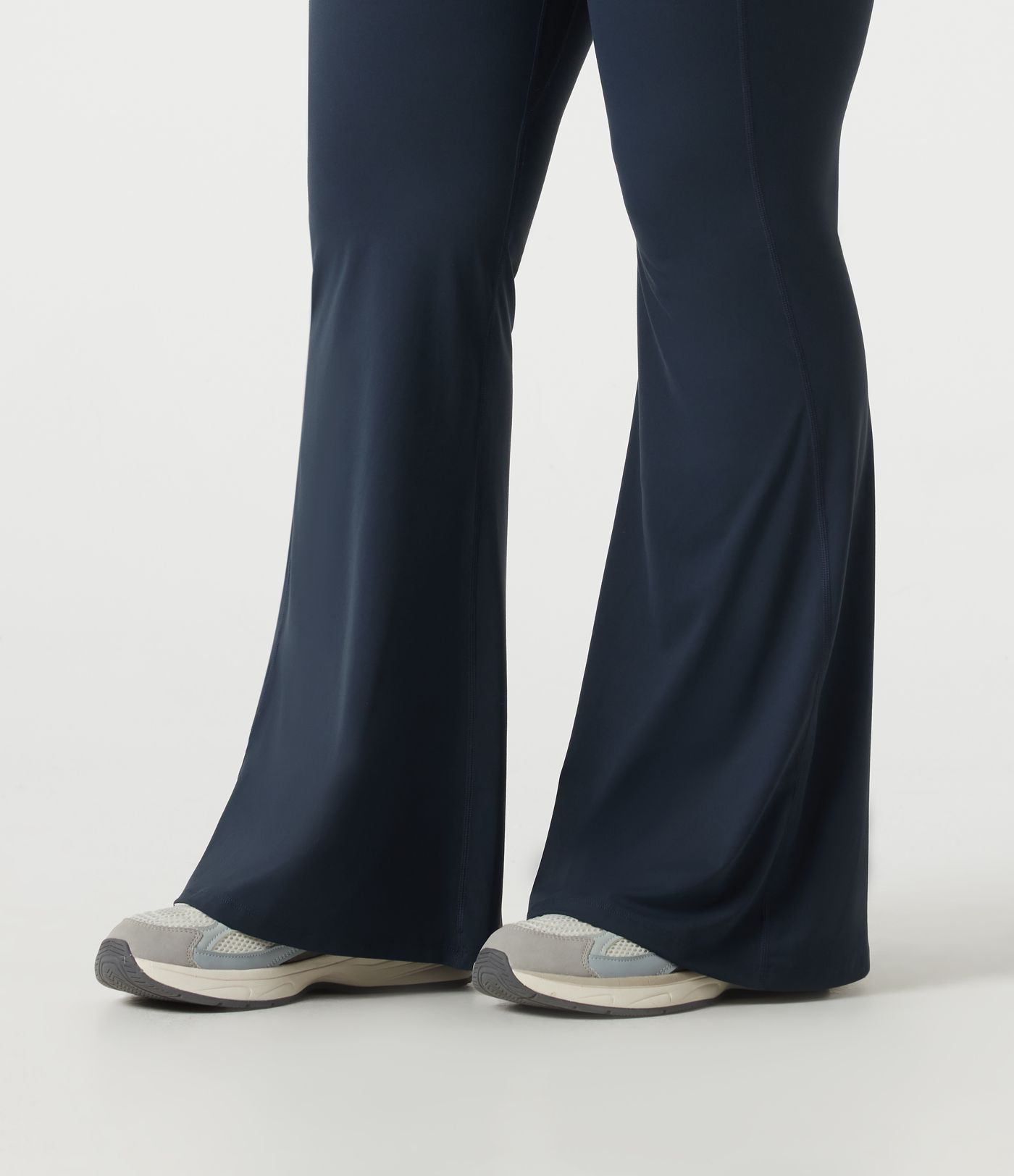Halara UltraSculpt™ Plus Size High Waisted Scrunch Butt Lifting Tummy Control Shaping Yoga Flare Leggings with Pockets