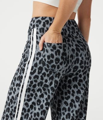 High Waisted Baggy Color Block Leopard Print Waffle Casual Pants with Pockets High Waisted Baggy Color Block Leopard Print Waffle Casual Pants with Pockets