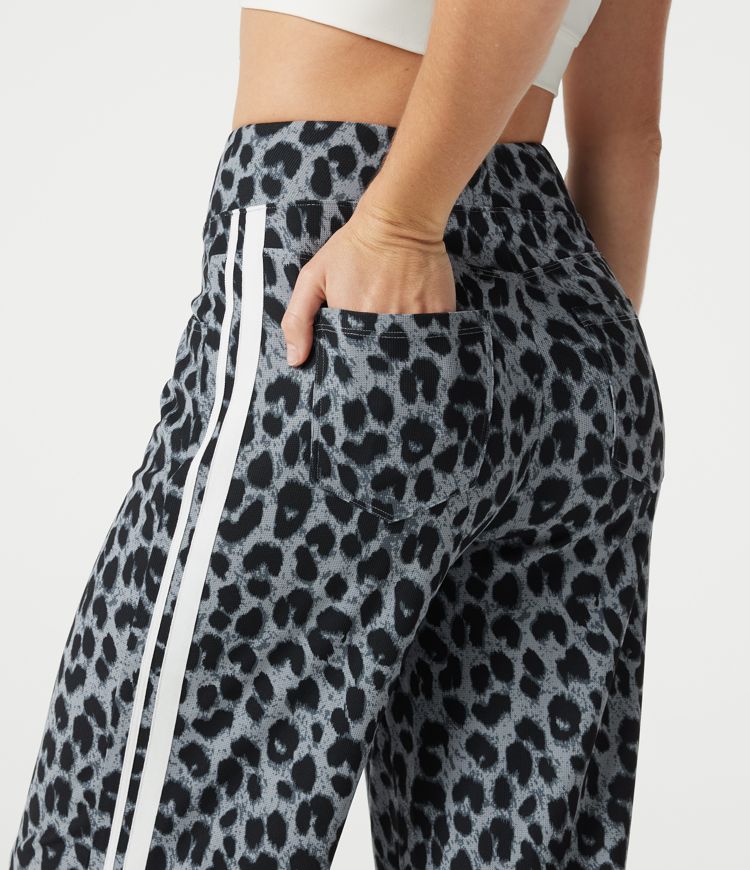 High Waisted Baggy Color Block Leopard Print Waffle Casual Pants with Pockets High Waisted Baggy Color Block Leopard Print Waffle Casual Pants with Pockets