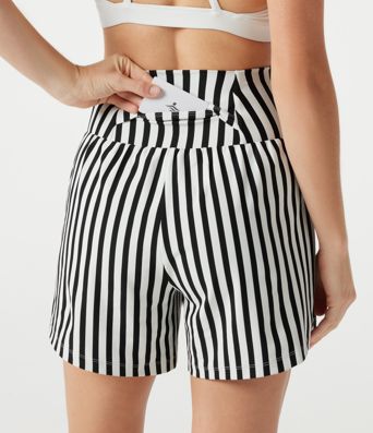Ultra High-Waist Stripes 2-in-1 Yoga Baggy Shorts with Pockets Ultra High-Waist Stripes 2-in-1 Yoga Baggy Shorts with Pockets