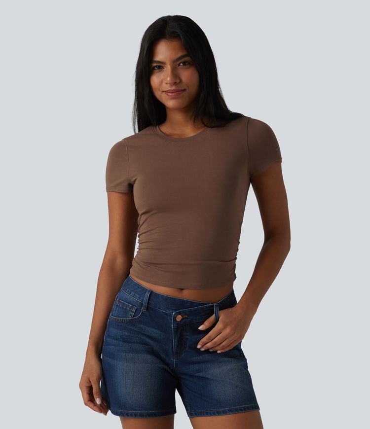 Halara Cotton Jersey - Lässiges, gerafftes T-Shirt mit Rundhalsausschnitt, kurzen Ärmeln und integriertem BH