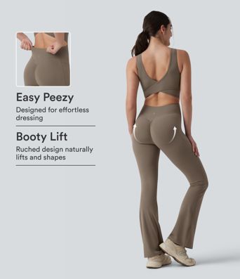 Halara UltraSculpt™ fitness overal s překříženými ramínky (bez zad), se stahováním břicha, zvedající hýždě, s nařasením, s neodnímatelnou vycpávkou, rozšířenými nohavicemi a kapsami – Easy Peezy