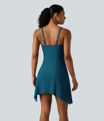 Gerafftes 2-in-1 Badekleid mit Queen-Anne-Ausschnitt, Seitentaschen, Bauchkontrolle, verstellbaren Trägern, integriertem Push-Up BH und geschlitztem Saum