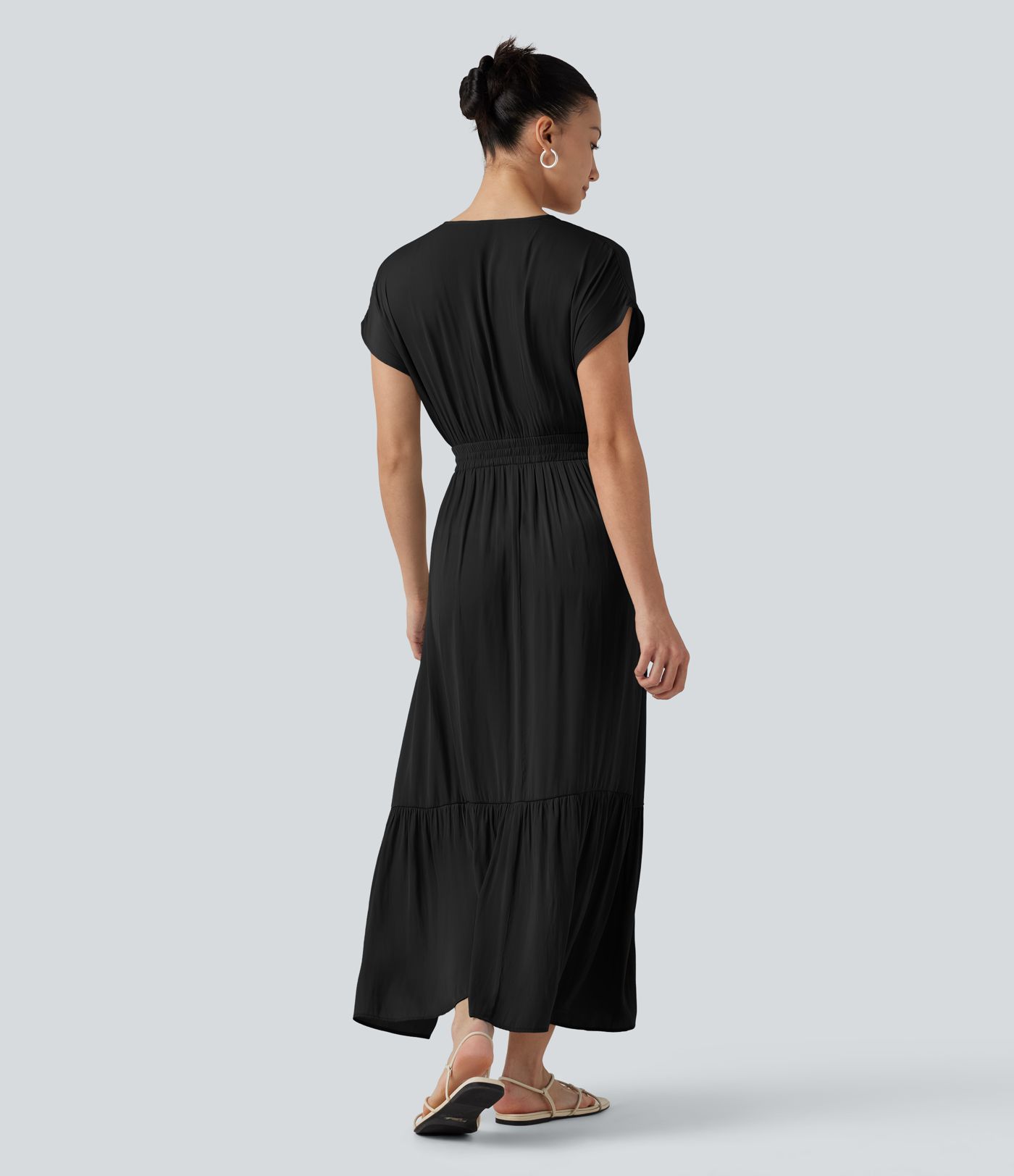 Robe midi décontractée fluide, col V, manches courtes Robe midi décontractée fluide, col V, manches courtes