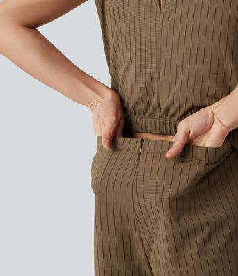 Ärmelloser Jumpsuit mit U-Boot-Ausschnitt, Seitentaschen, seitlichen Bindebändern, Streifen und Cool-Touch - Easy Peezy Edition Ärmelloser Jumpsuit mit U-Boot-Ausschnitt, Seitentaschen, seitlichen Bindebändern, Streifen und Cool-Touch - Easy Peezy Edition