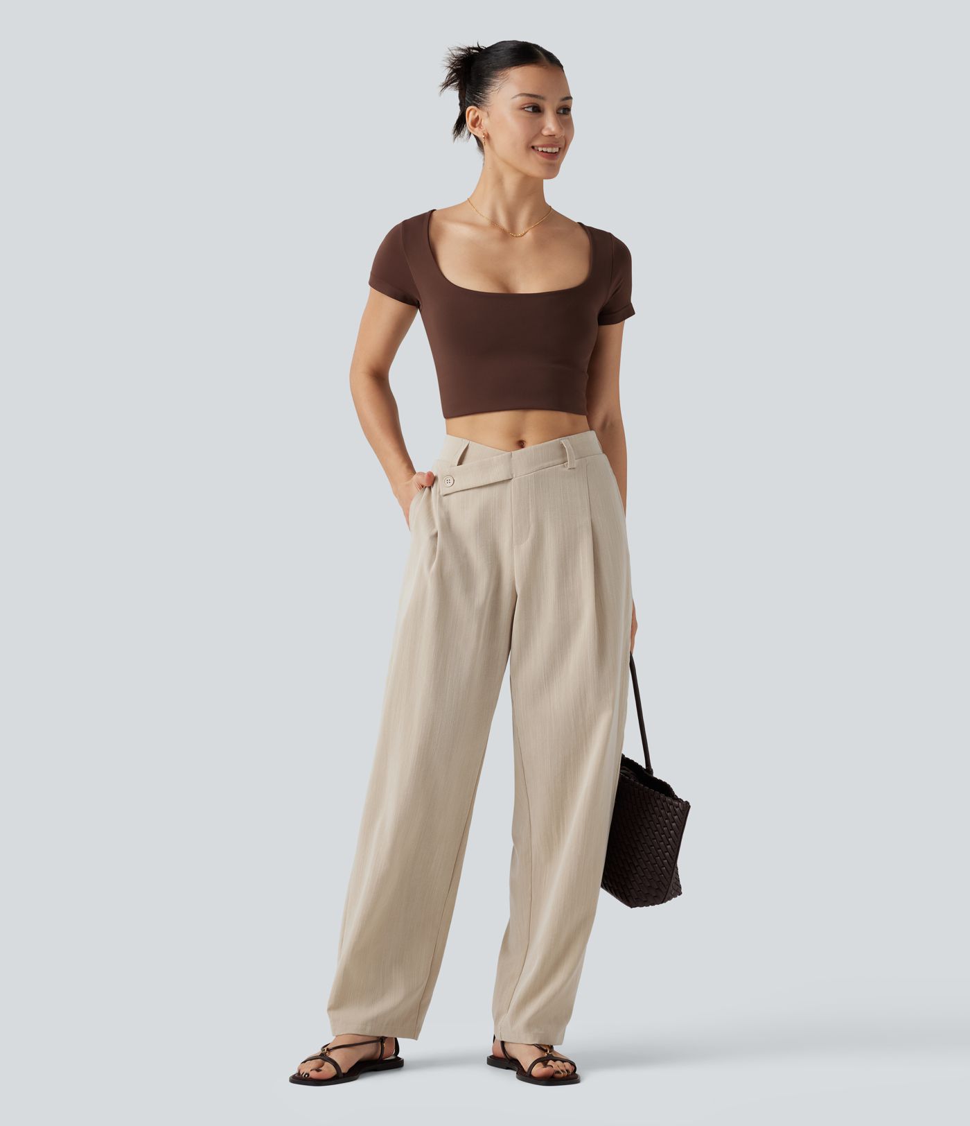 Pantalones de trabajo asimétricos de talle medio con pernera tipo barril, tacto de lino y bolsillos