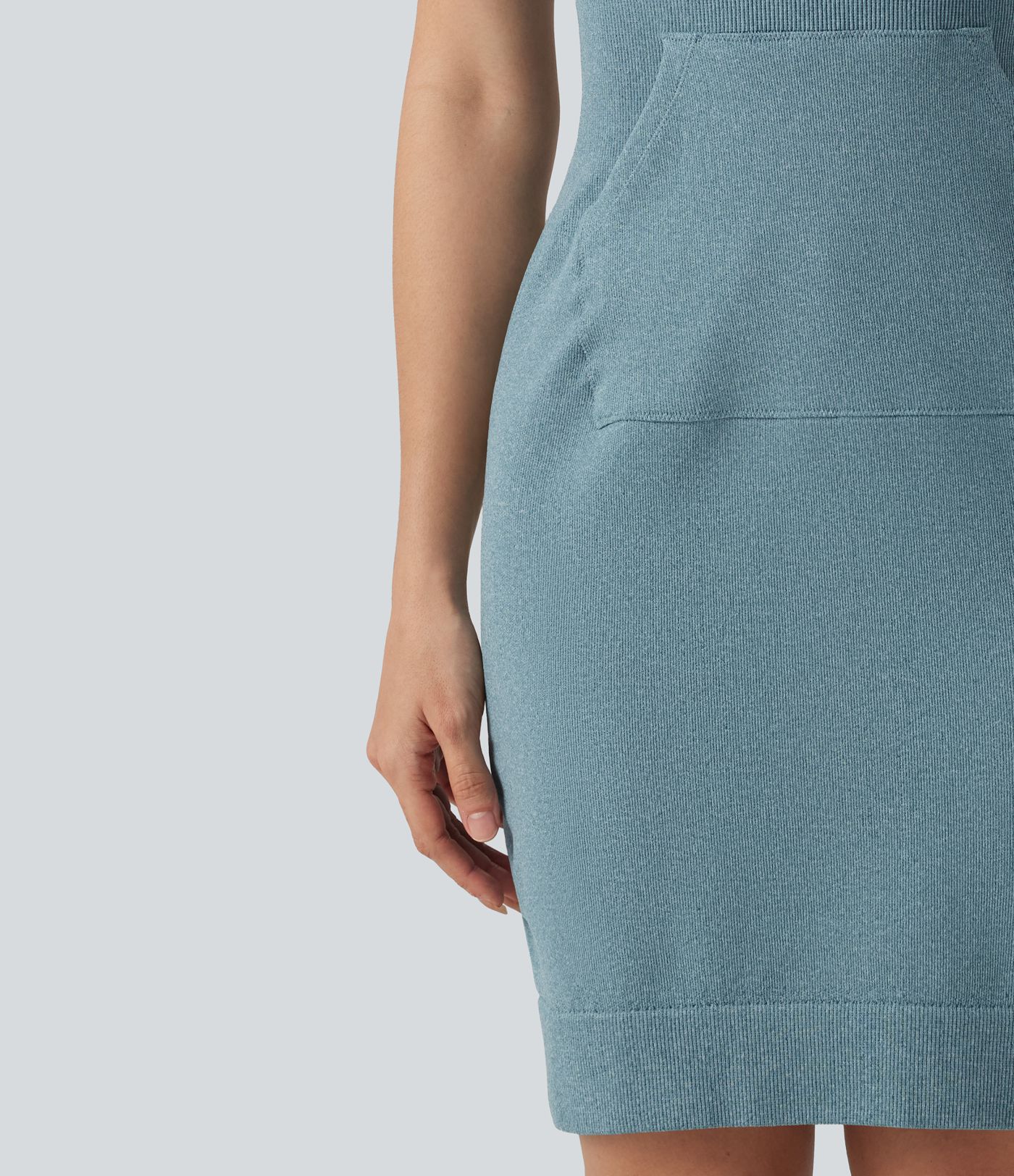 Robe mini moulante OneForm Seamless Flow à capuche avec cordon de serrage, manches courtes et poche Robe mini moulante OneForm Seamless Flow à capuche avec cordon de serrage, manches courtes et poche