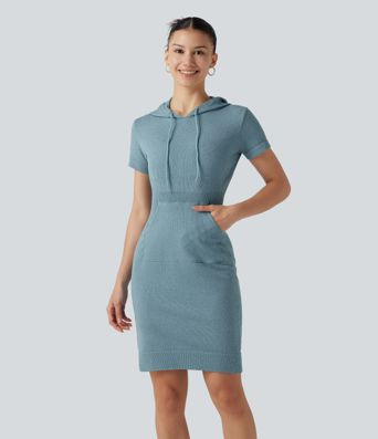 Robe mini moulante OneForm Seamless Flow à capuche avec cordon de serrage, manches courtes et poche Robe mini moulante OneForm Seamless Flow à capuche avec cordon de serrage, manches courtes et poche