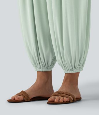 Joggers acanalados de cintura súper alta con bolsillos. Joggers acanalados de cintura súper alta con bolsillos.