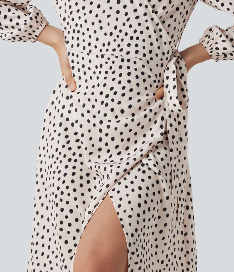 Büro-Midikleid in Wickeloptik mit V-Ausschnitt, langen Ärmeln und Polka-Dots Büro-Midikleid in Wickeloptik mit V-Ausschnitt, langen Ärmeln und Polka-Dots