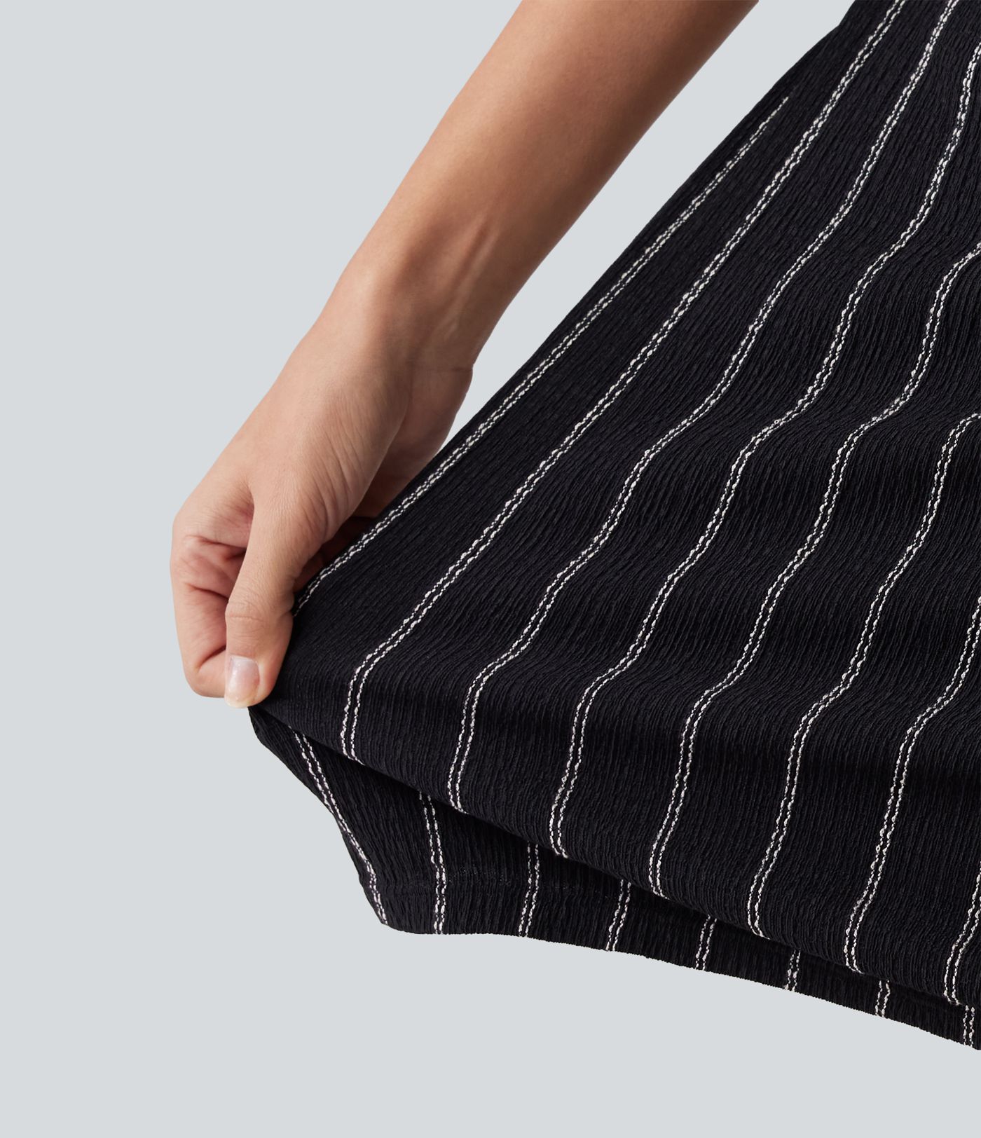 Lässiges, ärmelloses Minikleid mit U-Boot-Ausschnitt, Seitentaschen und Streifen
