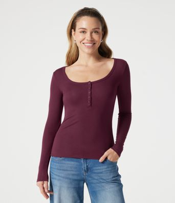 Geripptes, langärmliges, schmales T-shirt mit Henley-Ausschnitt