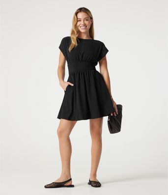 Robe de travail mini Breezeful™ manches chauve-souris courtes fluide séchage rapide avec poches latérales Robe de travail mini Breezeful™ manches chauve-souris courtes fluide séchage rapide avec poches latérales
