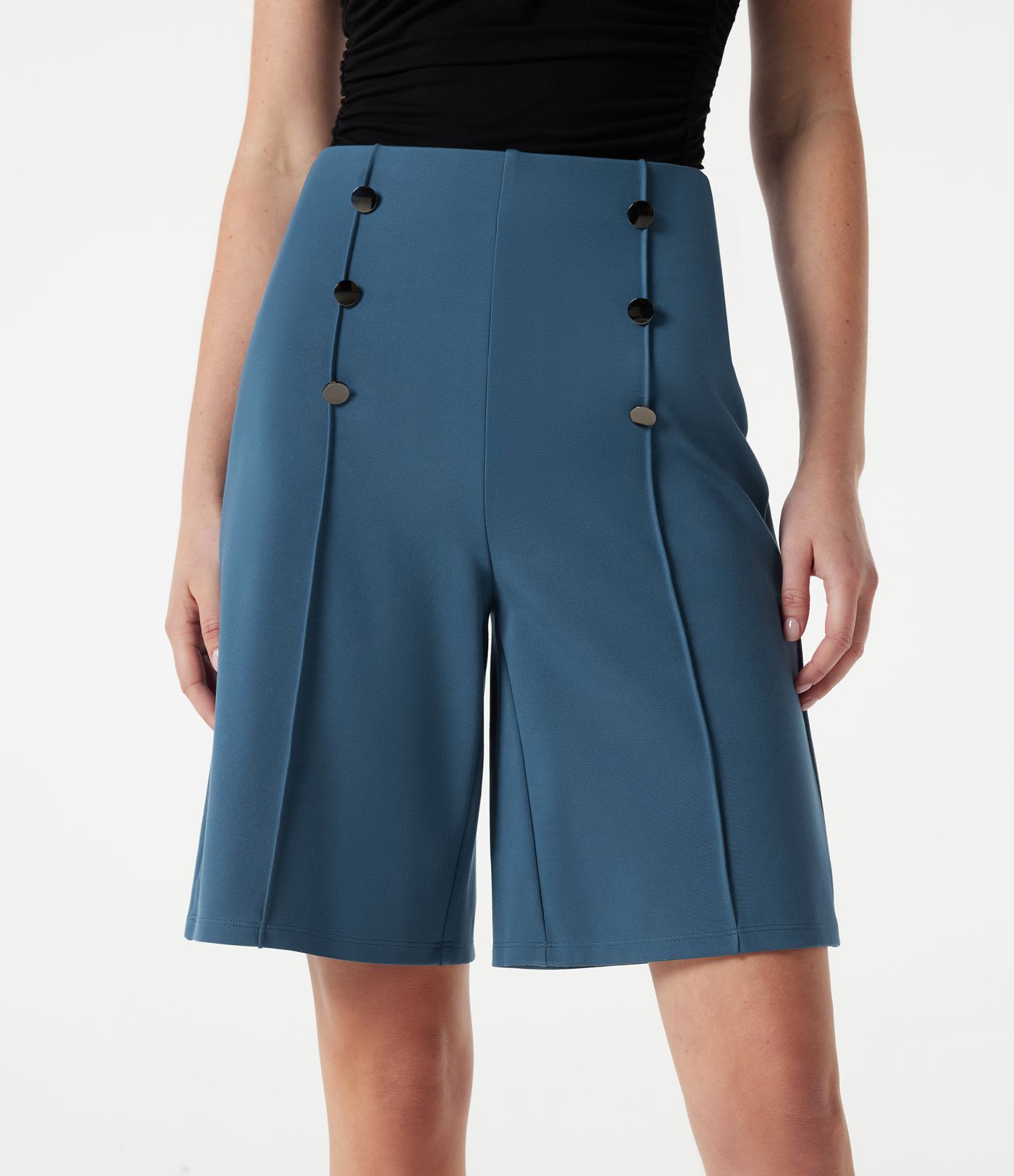 Shorts de trabajo holgados de talle alto con botones decorativos y bolsillos