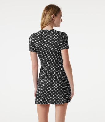 Robe mini décontractée à pois, col en V et manches courtes