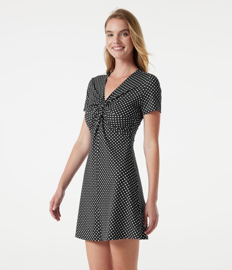 Robe mini décontractée à pois, col en V et manches courtes