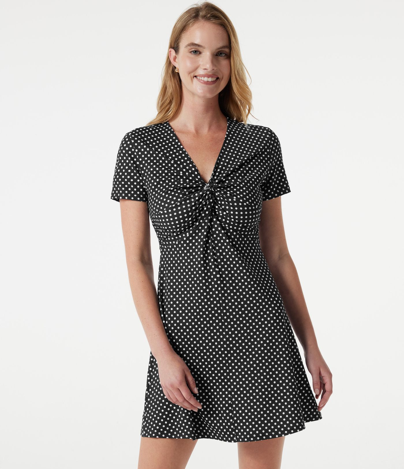 Robe mini décontractée à pois, col en V et manches courtes