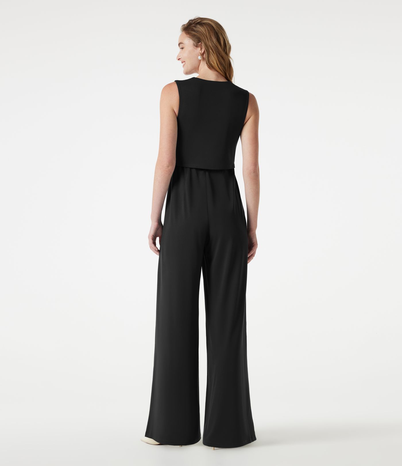 Ärmelloser Jumpsuit mit eckigem Ausschnitt und integriertem BH - Easy Peezy Edition Ärmelloser Jumpsuit mit eckigem Ausschnitt und integriertem BH - Easy Peezy Edition