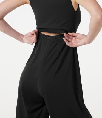Ärmelloser Jumpsuit mit eckigem Ausschnitt und integriertem BH - Easy Peezy Edition Ärmelloser Jumpsuit mit eckigem Ausschnitt und integriertem BH - Easy Peezy Edition