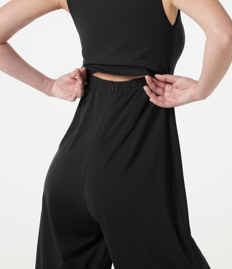 Ärmelloser Jumpsuit mit eckigem Ausschnitt und integriertem BH - Easy Peezy Edition Ärmelloser Jumpsuit mit eckigem Ausschnitt und integriertem BH - Easy Peezy Edition