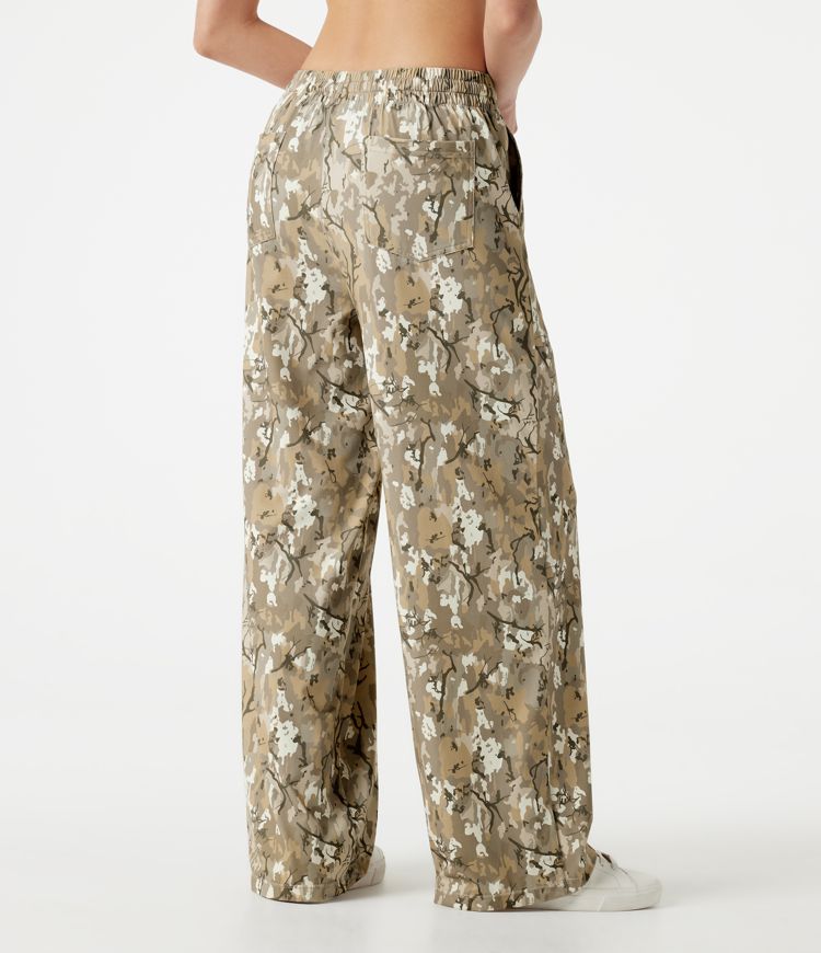Halara UltraSculpt™ Camo Print Mid Rise Drawstring Running Baggy Pants with Pockets Halara UltraSculpt™ Camo Print Mid Rise Drawstring Running Baggy Pants with Pockets