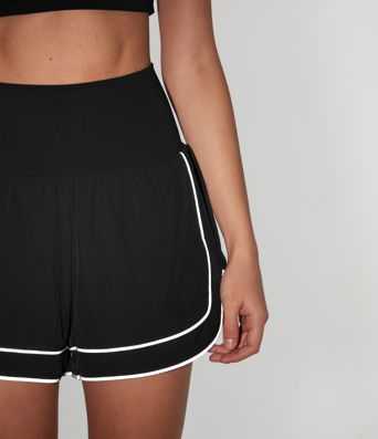 Breezeful™ High-waisted Curved Hem 2-in-1 Reflective Lines Quick Dry Yoga Baggy Shorts with Pockets Breezeful™ High-waisted Curved Hem 2-in-1 Reflective Lines Quick Dry Yoga Baggy Shorts with Pockets